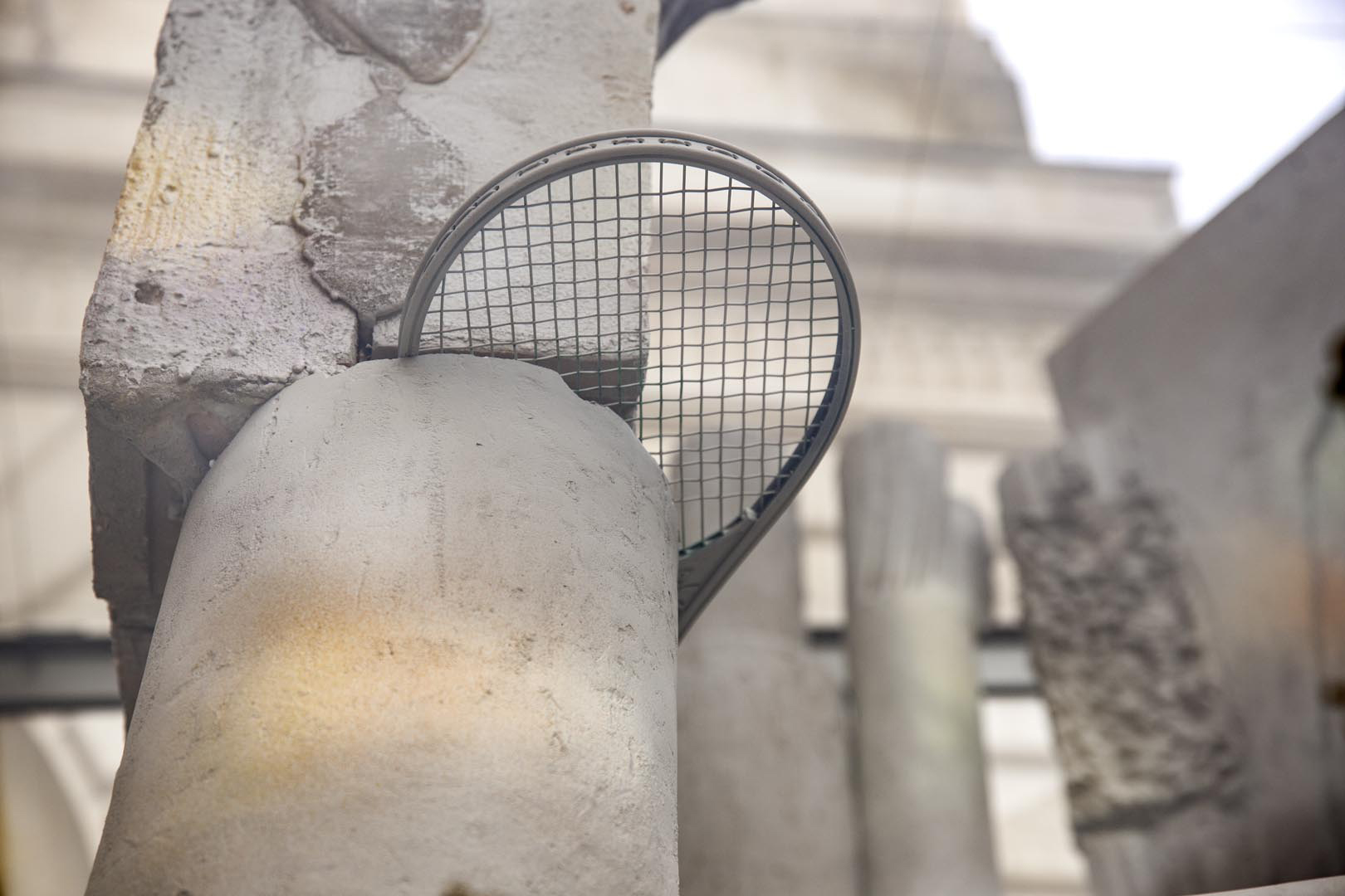 Michaela Sanson Braun, Peaches and Cream. Installation pour le Parvis, 2025. © Musée d’arts de Nantes, photo. : C. Clos