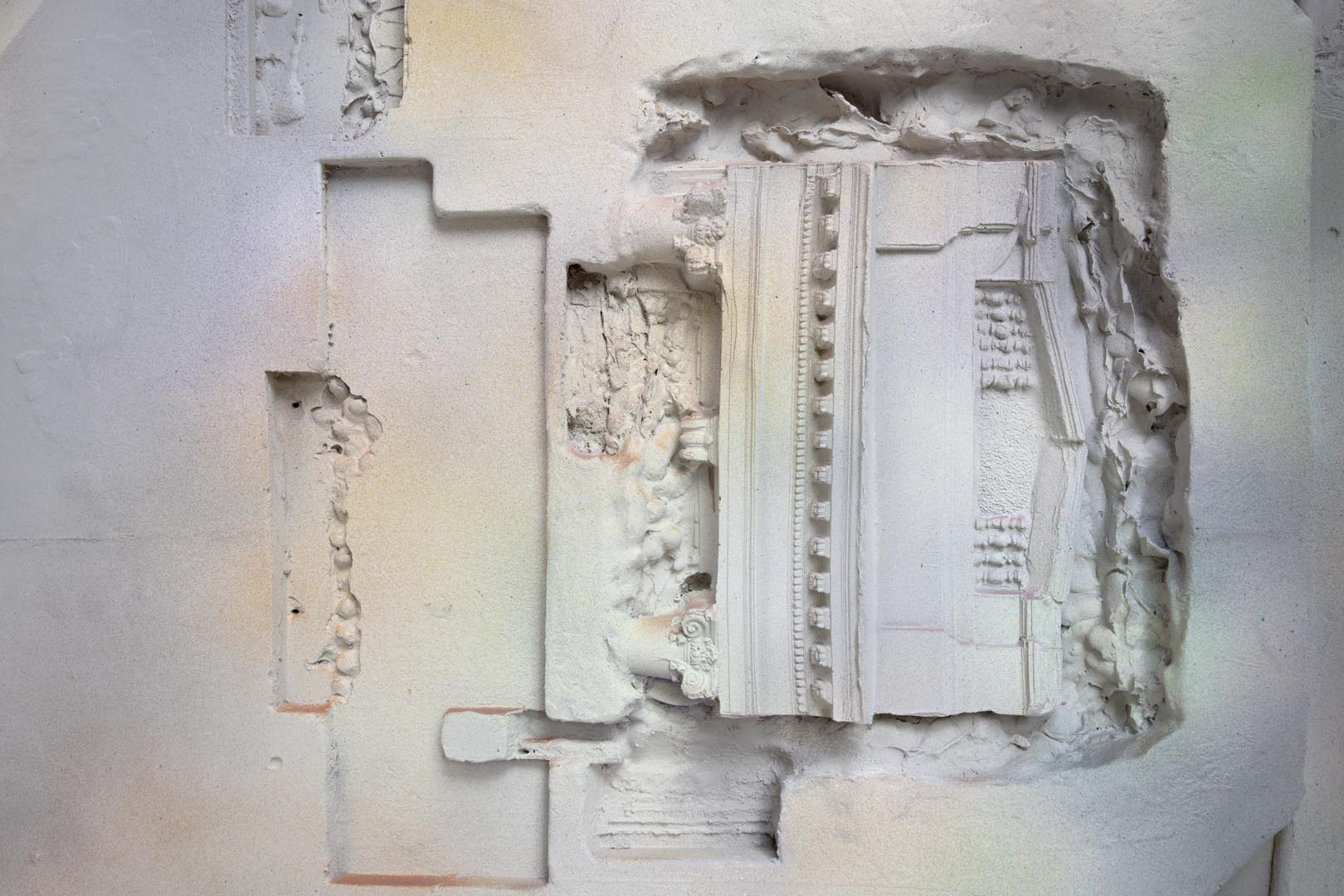 Michaela Sanson Braun, Peaches and Cream. Installation pour le Parvis, 2025. © Musée d’arts de Nantes, photo. : C. Clos