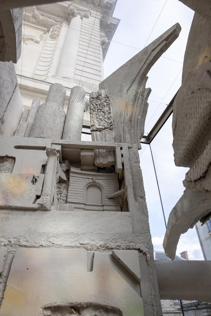 Michaela Sanson Braun, Peaches and Cream. Installation pour le Parvis, 2025. © Musée d’arts de Nantes, photo. : C. Clos