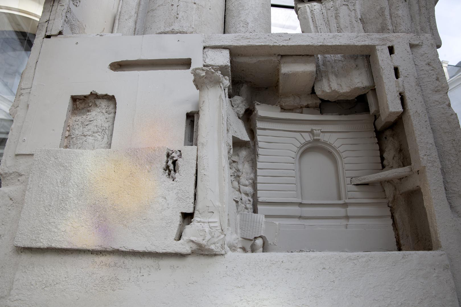 Michaela Sanson Braun, Peaches and Cream. Installation pour le Parvis, 2025. © Musée d’arts de Nantes, photo. : C. Clos