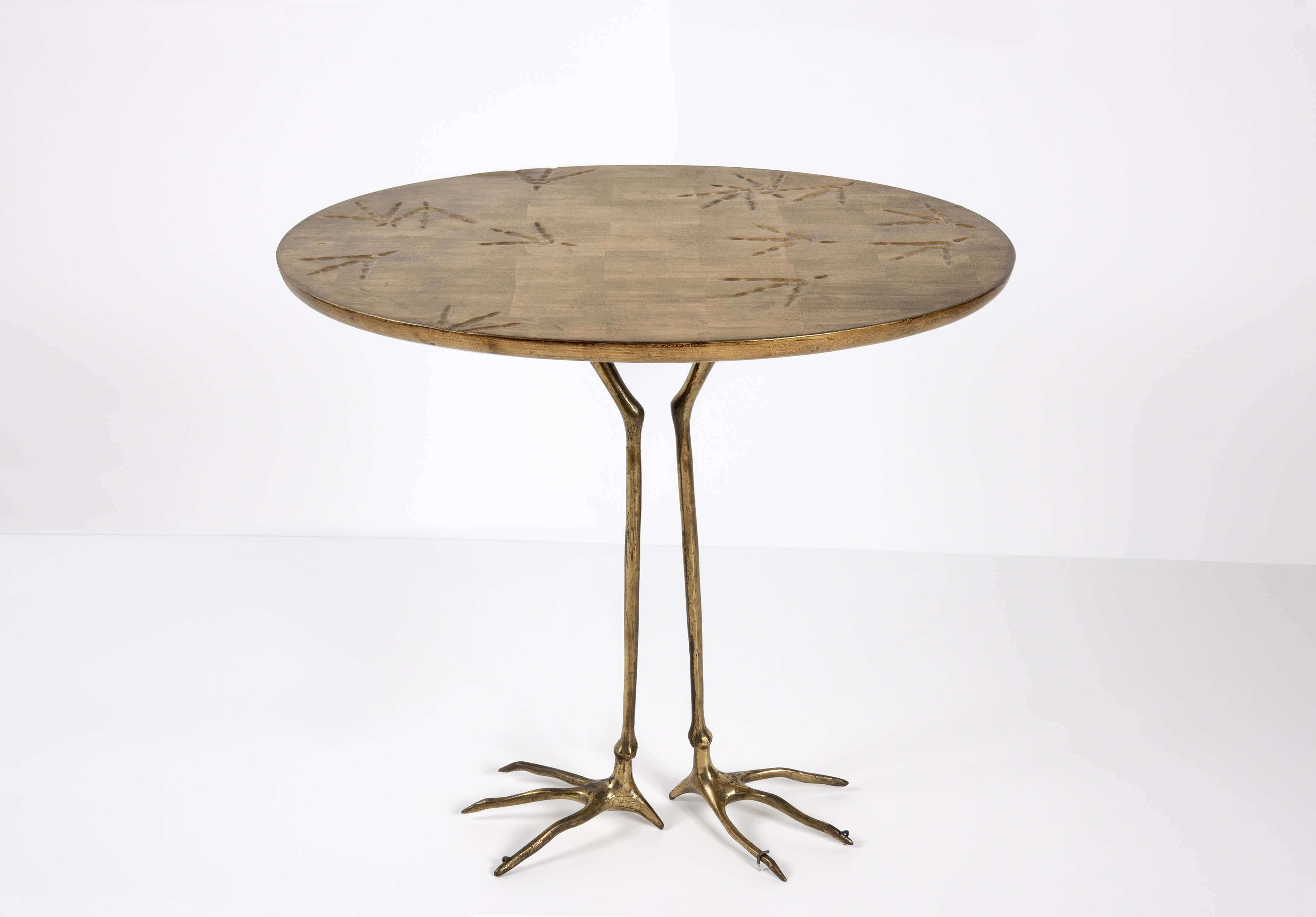 Meret Oppenheim (1913-1985), Table aux pieds d'oiseau, 1939-1983. Nantes, Musée d'arts de Nantes. © Musée d'arts de Nantes, photo. : C. Clos.© Adagp, Paris, 2026